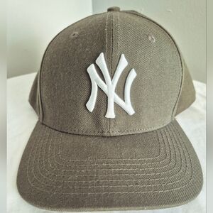 New York Yankees '47 Snap Back Ball Cap In Olive Green